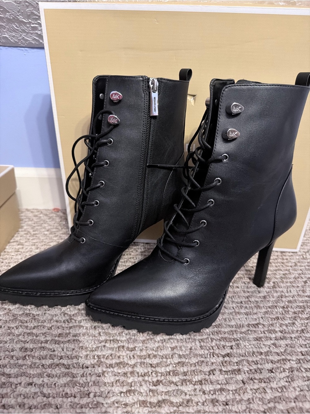 new MICHAEL KORS all Leather boots